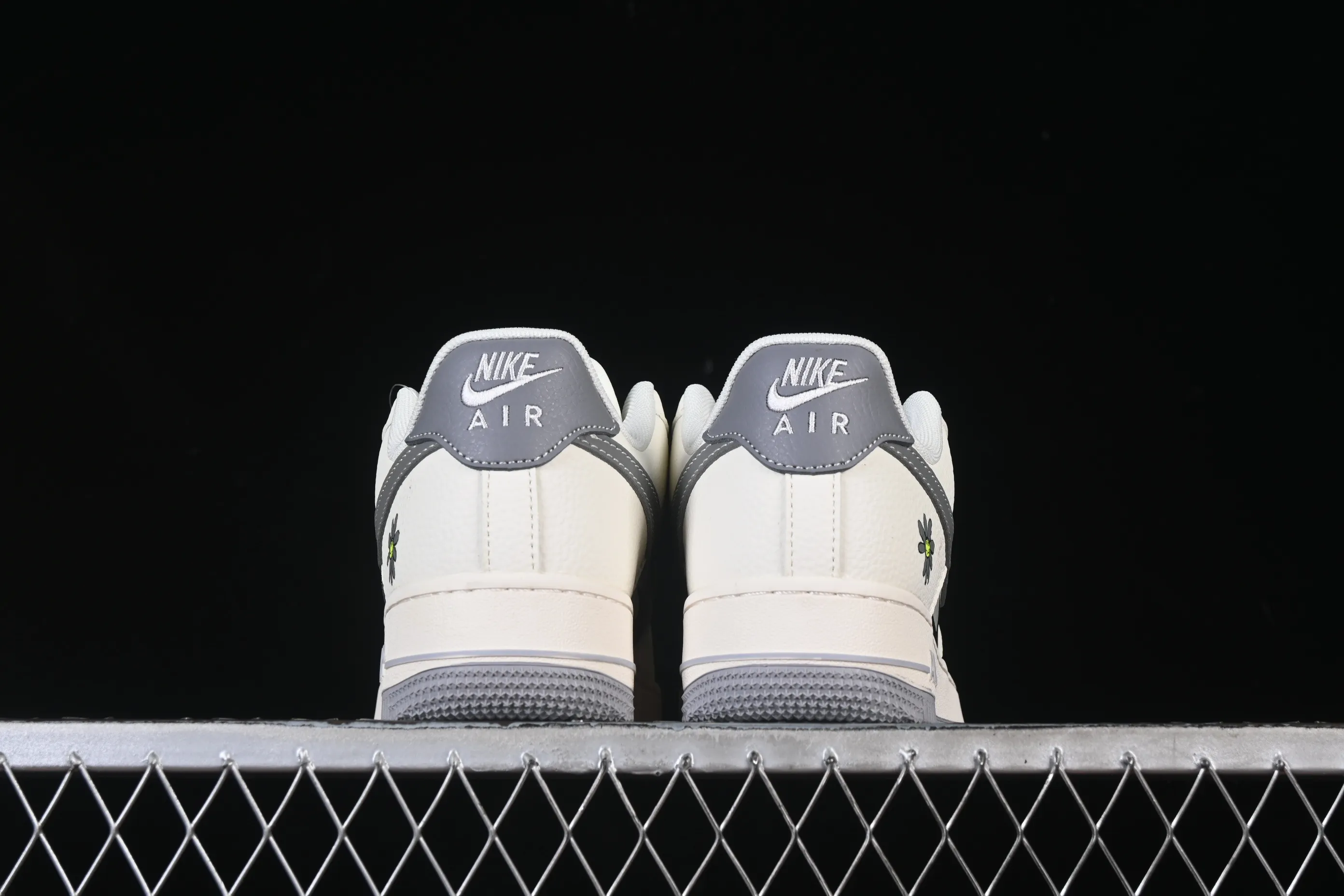 All categories Nk Air Force 1 Air Force series Nk Air Force 1 Low Air Force low top Nike Air Force 1'07 Low Supreme joint graffiti beige gray Air Force 1 low top casual sneakers QW5606-272